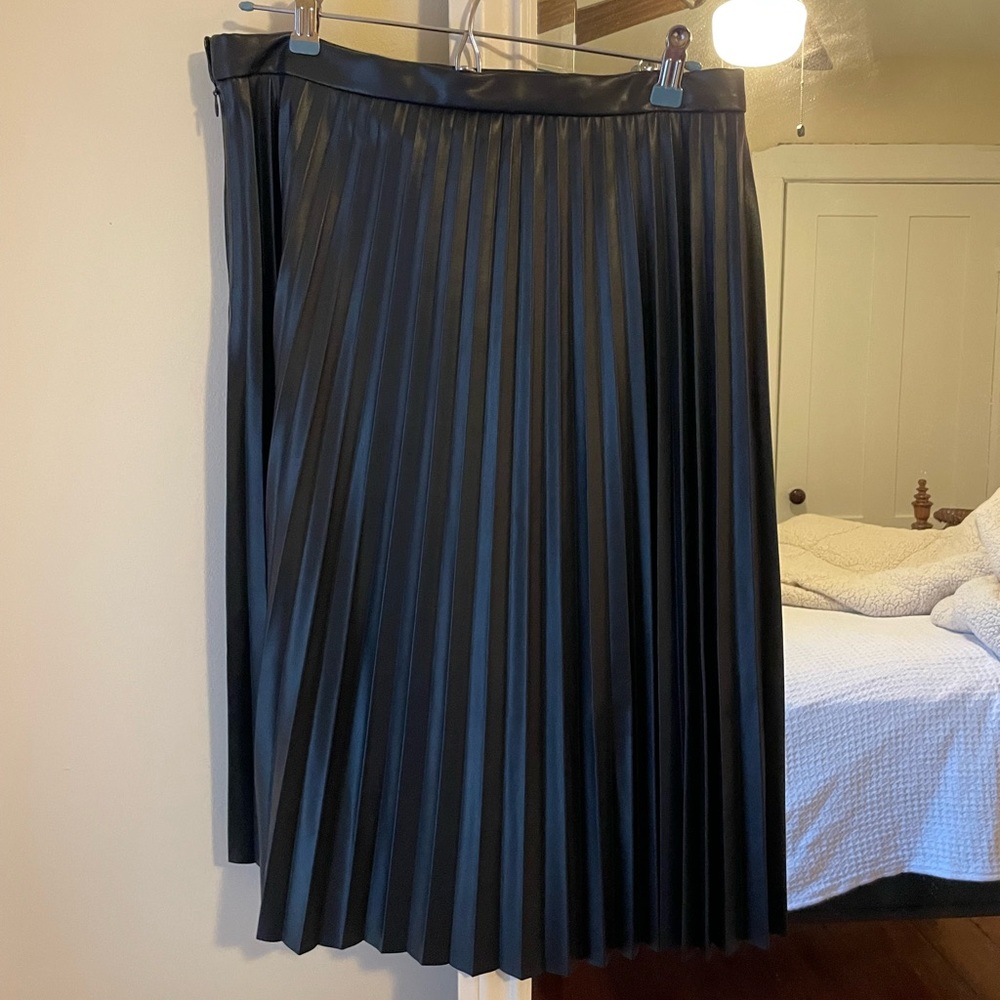 Faux leather pleated skirt